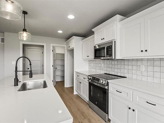 5th image of 311 NE 51st Rd