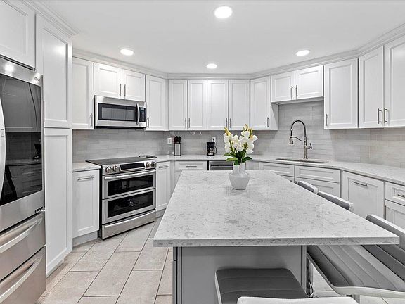 2nd image of 212 Harmon Cove Tower #212
