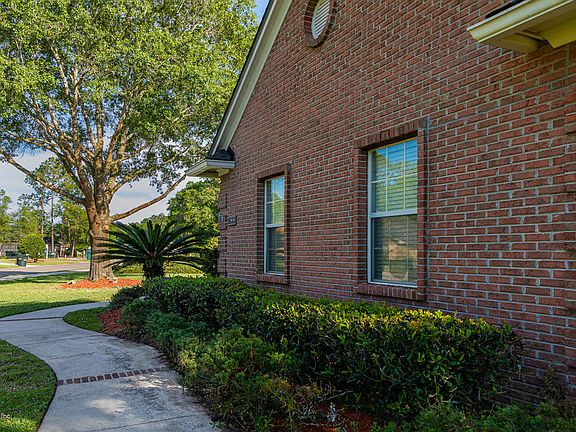 4th image of 2633 Country Club Blvd