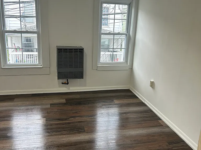 72 Franklin St #1/2 — Photo 3