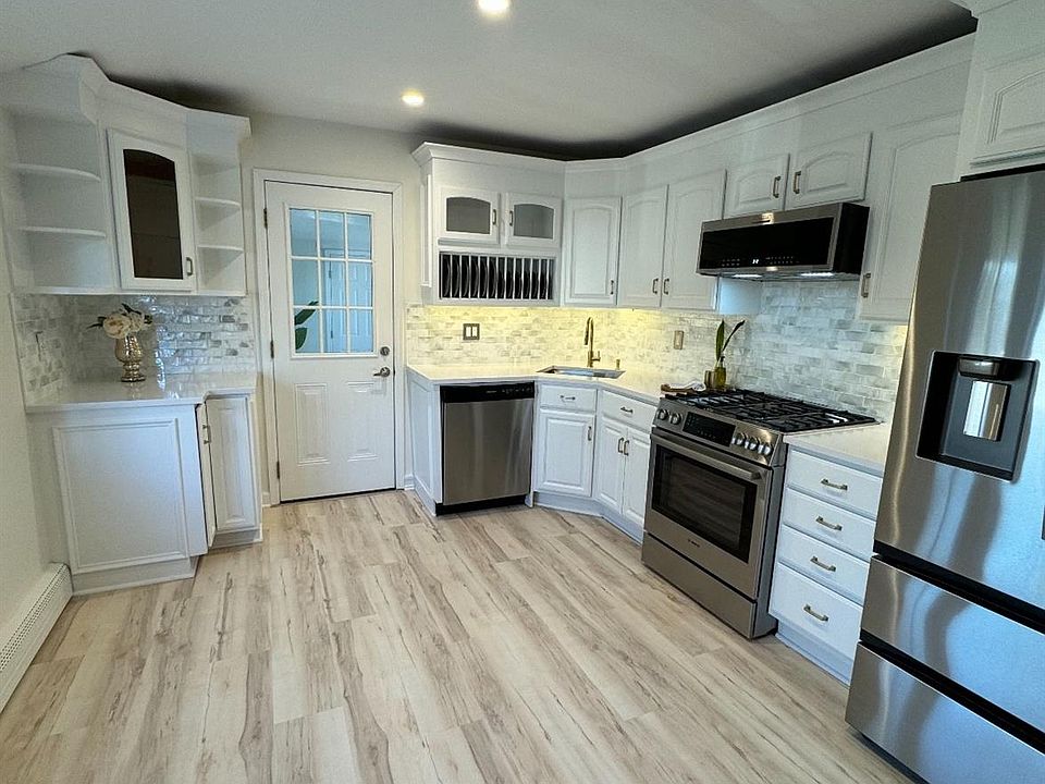 1st image of 365 Glen Drive