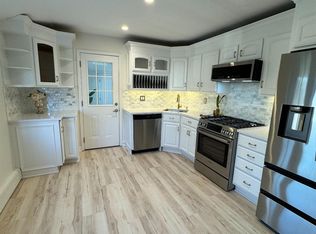 365 Glen Dr, Shirley, NY 11967