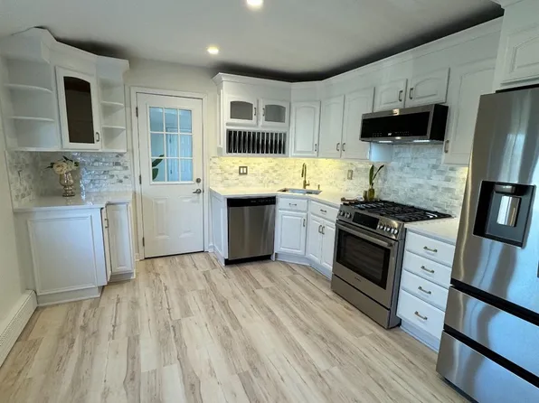 365 Glen Drive, Shirley, NY 11967