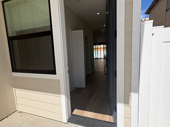 4th image of 258 Donax Ave