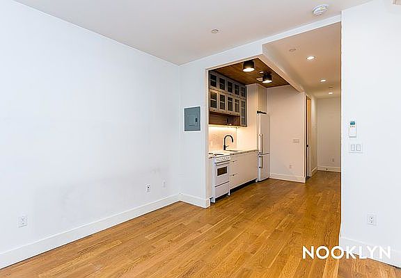 3rd image of 195 Sullivan Pl APT 4E