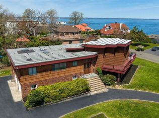 21 Soundbeach Dr, Glen Cove, NY 11542