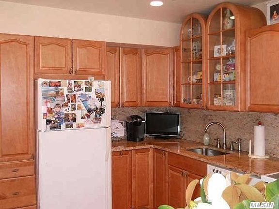 3rd image of 5 Wimbledon Ct #55