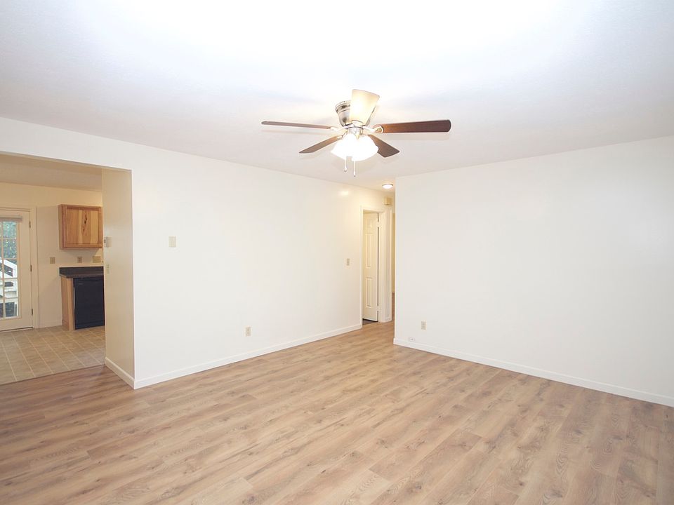 1st image of 43 Hamburg Dr APT 3