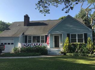 111 Truman Pl, Centerport, NY 11721