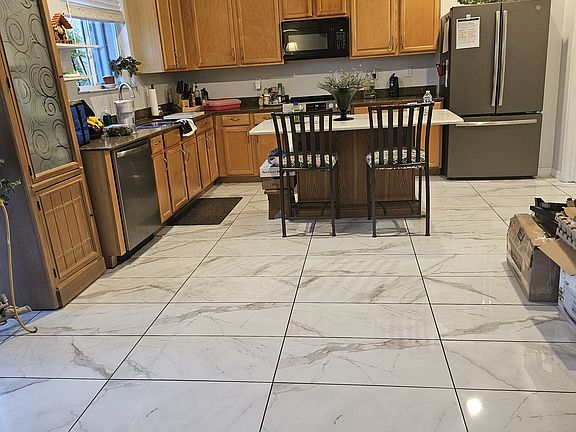 3rd image of 700 Carriage Lake Way