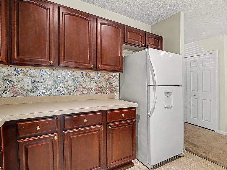 1043 Penny Ln — Photo 23