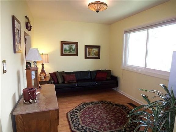 3rd image of 1023 Stockton Ct