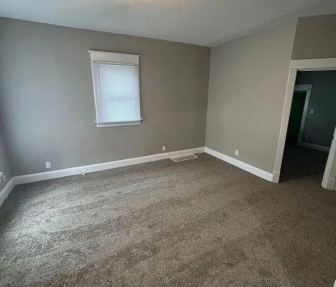 704 Walker St — Photo 10