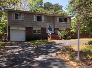 46 Clinton Ave, Ronkonkoma, NY 11779
