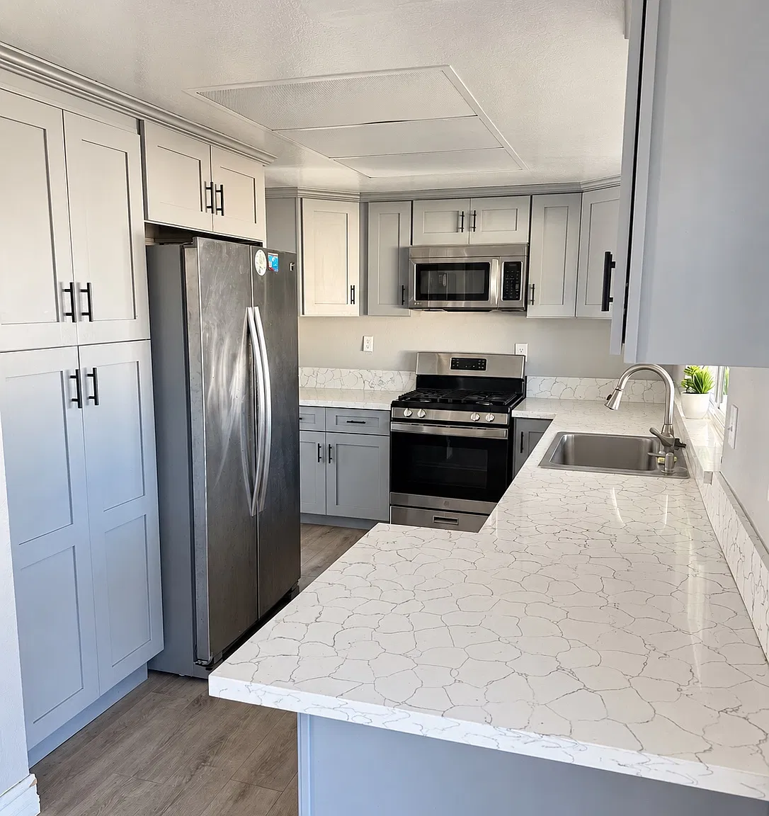 5 bed, 2320 sqft, $3,950 — Photo 3