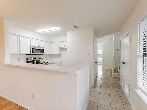 5th image of 973 Fairbanks Cir