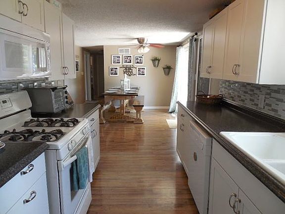 3rd image of 701 N Morse Ave