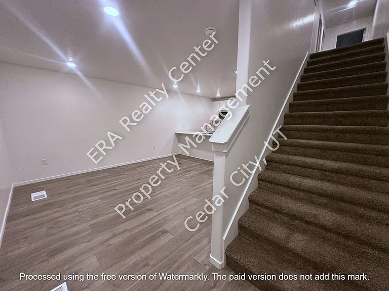 573 S May Dr — Photo 3