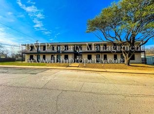 1401 N Clay St #B, Ennis, TX 75119