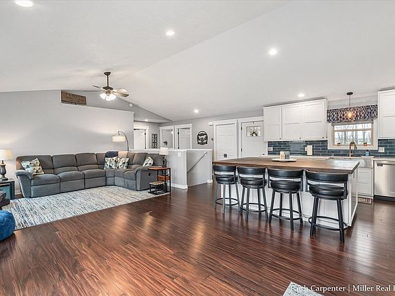 4th image of 10464 Sunshine Dr