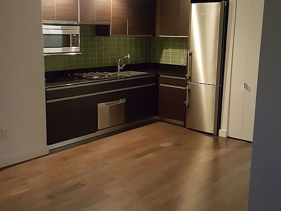 5th image of 116 John St APT 3301
