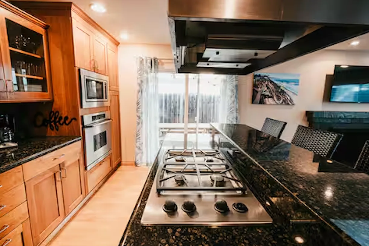 3 bed, 2250 sqft, $6,200 — Photo 4