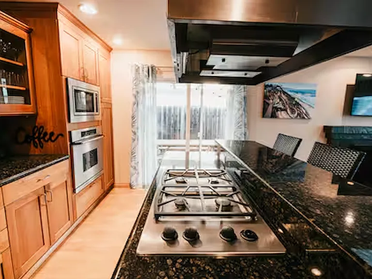 4810 Refugio Ave — Photo 4