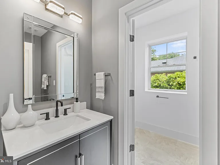 8609 Woodbrook Ln — Photo 19