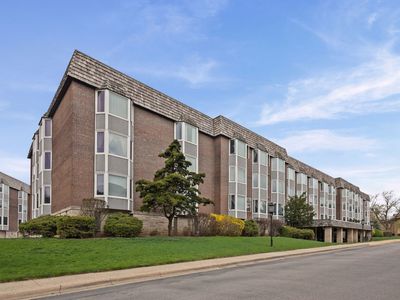 400 Ascot Dr APT 2L, Park Ridge, IL, 60068