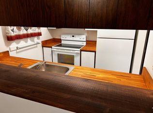 434 5th St #1C, Raymond, WA 98577