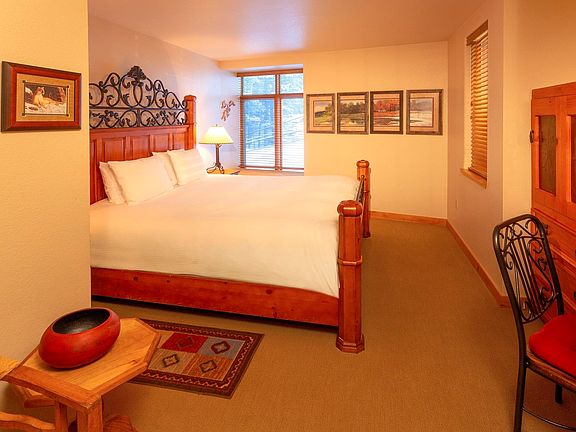 5th image of 106 Sutton Pl #302