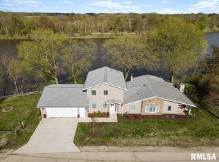 35 Ferry St, Prophetstown, IL 61277