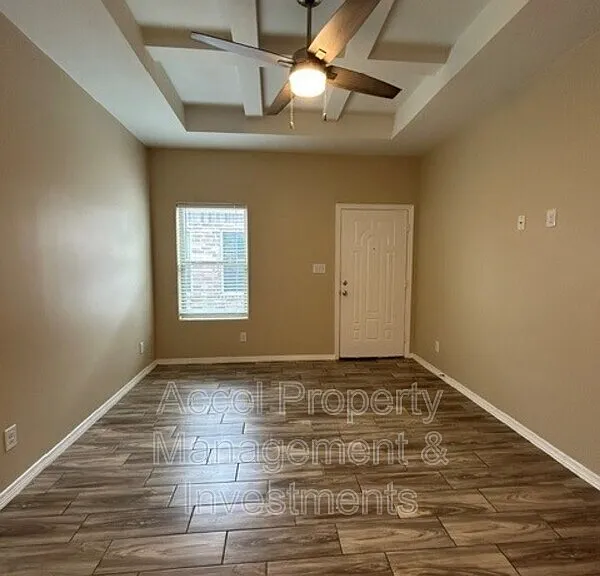 1008 W La Pointe Ave #1 — Photo 2