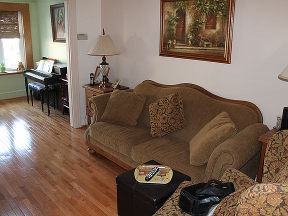 4th image of 1460 E 64th St
