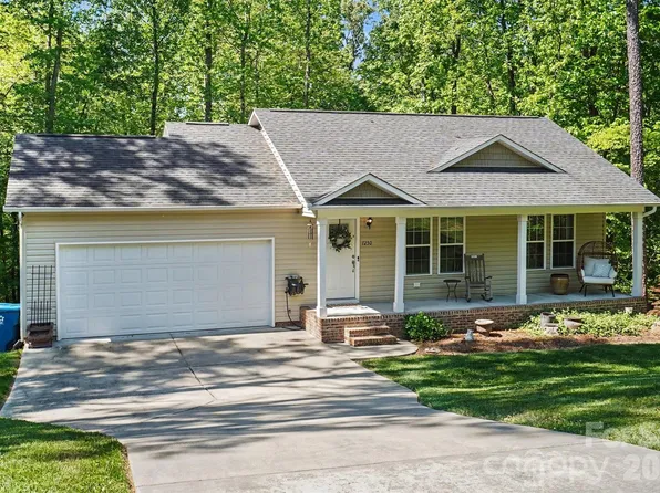 7250 Empire Dr, Mount Pleasant, NC 28124