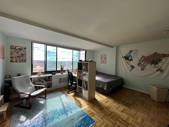 Overview of studio as once furnished by a tenant.