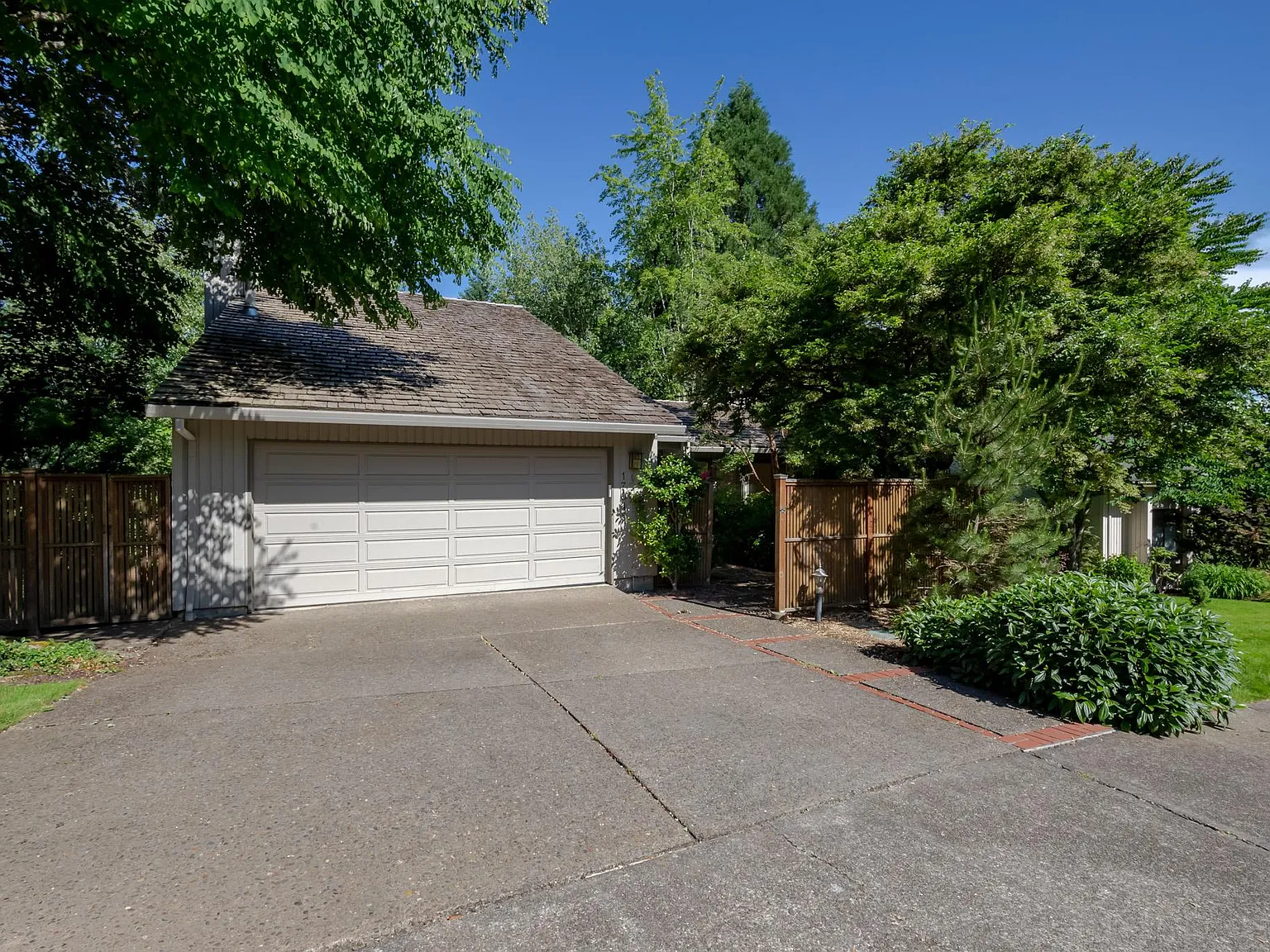 17045 Cherry Crest Ave — Photo 2