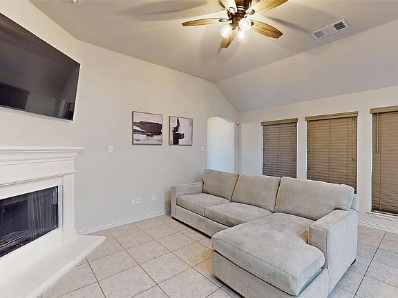 4th image of 421 Catherine Ln