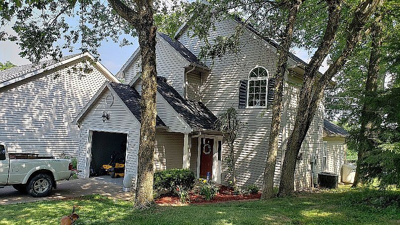 1st image of 919 Charleston Ct