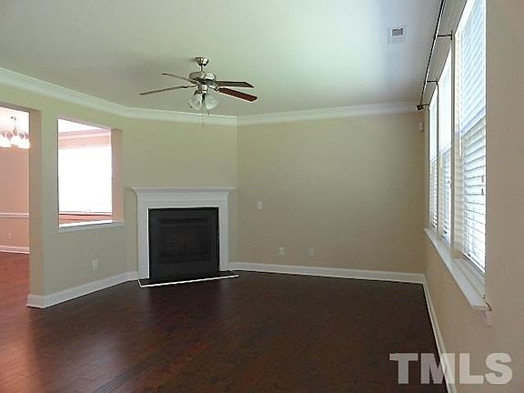4th image of 310 Hillview Dr