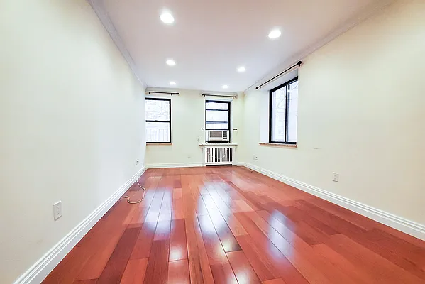 Rented by Warburg | media 2