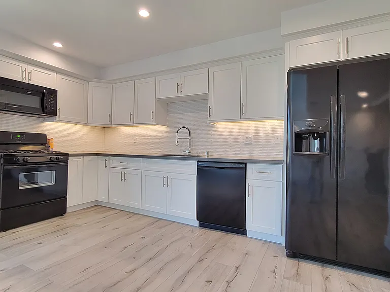 1110 S Magnolia Ave #202 — Photo 3