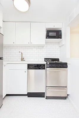 Rented by Mirador Real Estate | media 23