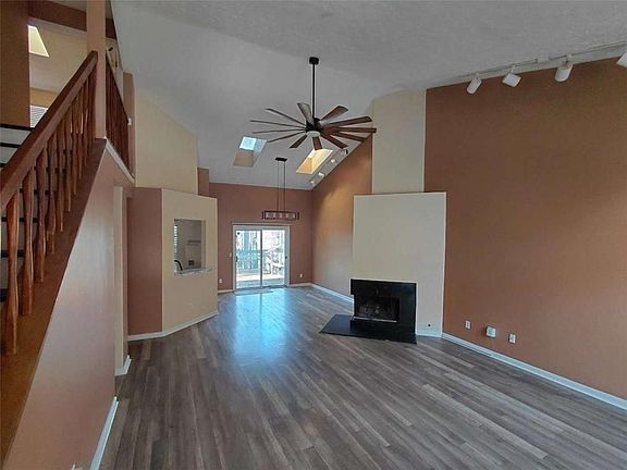 4th image of 2291 Wilkins Ct