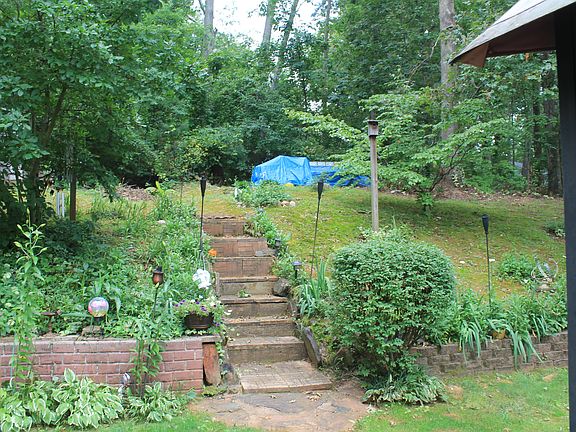 3rd image of 861 Brighton Dr