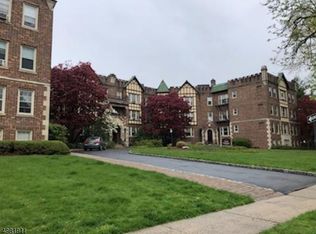 4 Riverside Dr APT 102, Cranford, NJ 07016