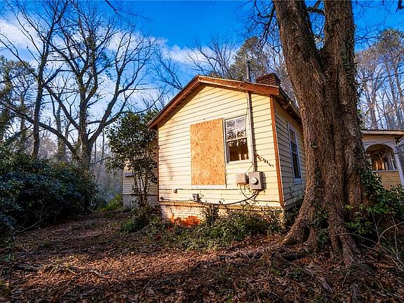 5th image of 731 Bolton Rd NW