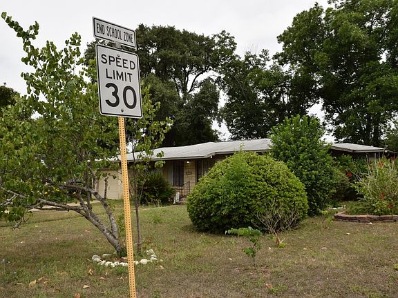 4th image of 371 Sutton Dr