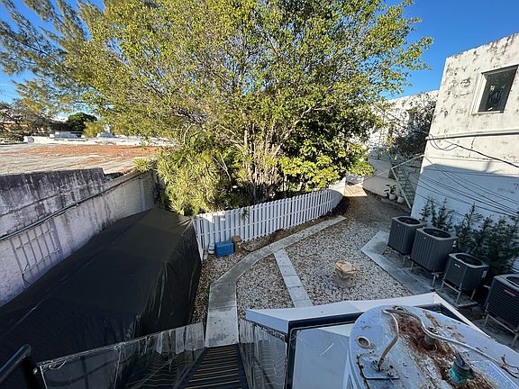 5th image of 7 N Federal Hwy APT 1