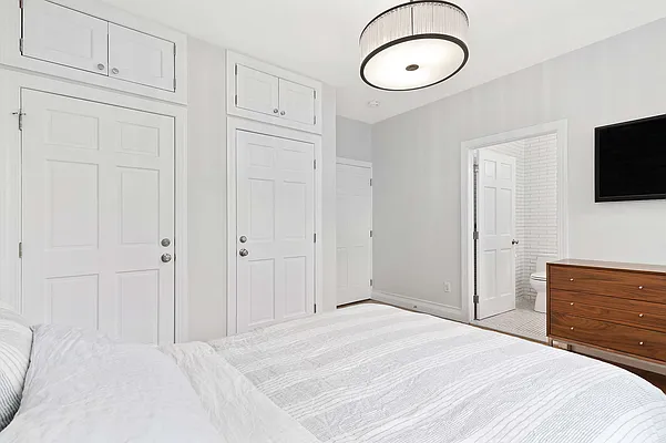 Sold by Compass | media 17